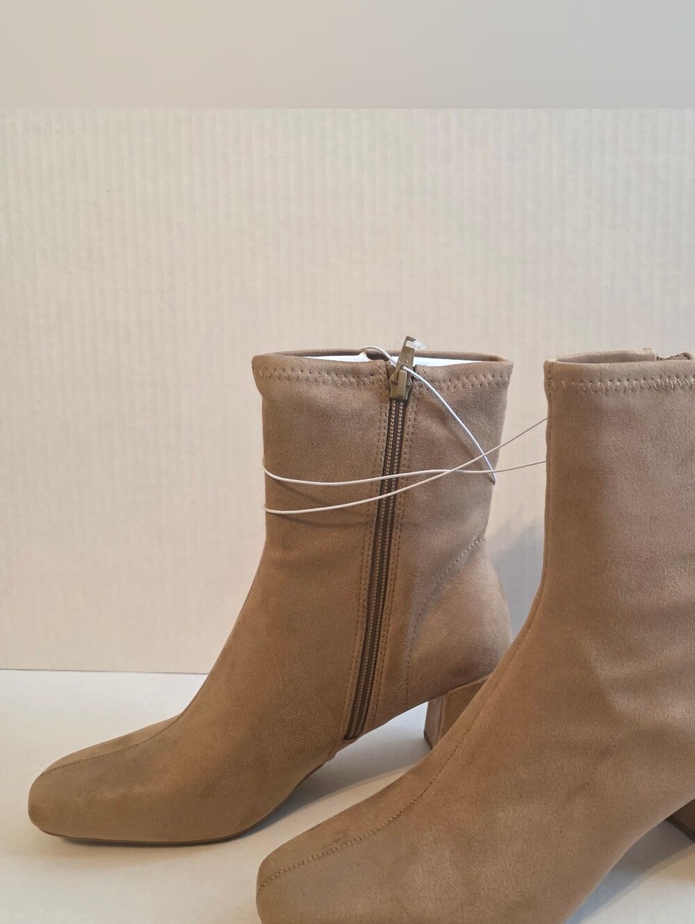 NWT Womens Taupe Suede Ankle Booties with Block Heel Size 10